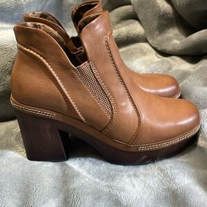 Ladies Korks booties